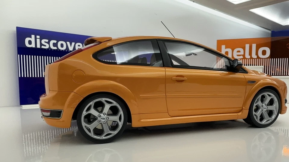 Otto 1/18 Scale OT961 - Ford Focus ST MK2  - Image 3 of 4