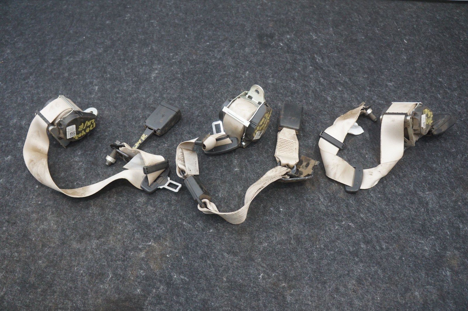 Set Rear Left Right & Center Seat Retractor 670017439 OEM Maserati Ghibli 14-17