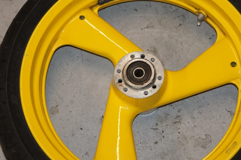 B52   E DUCATI 907 IE PASO 1992 OEM FRONT WHEEL (MOVING SIDE TO SIDE) - Изображение 2 из 4