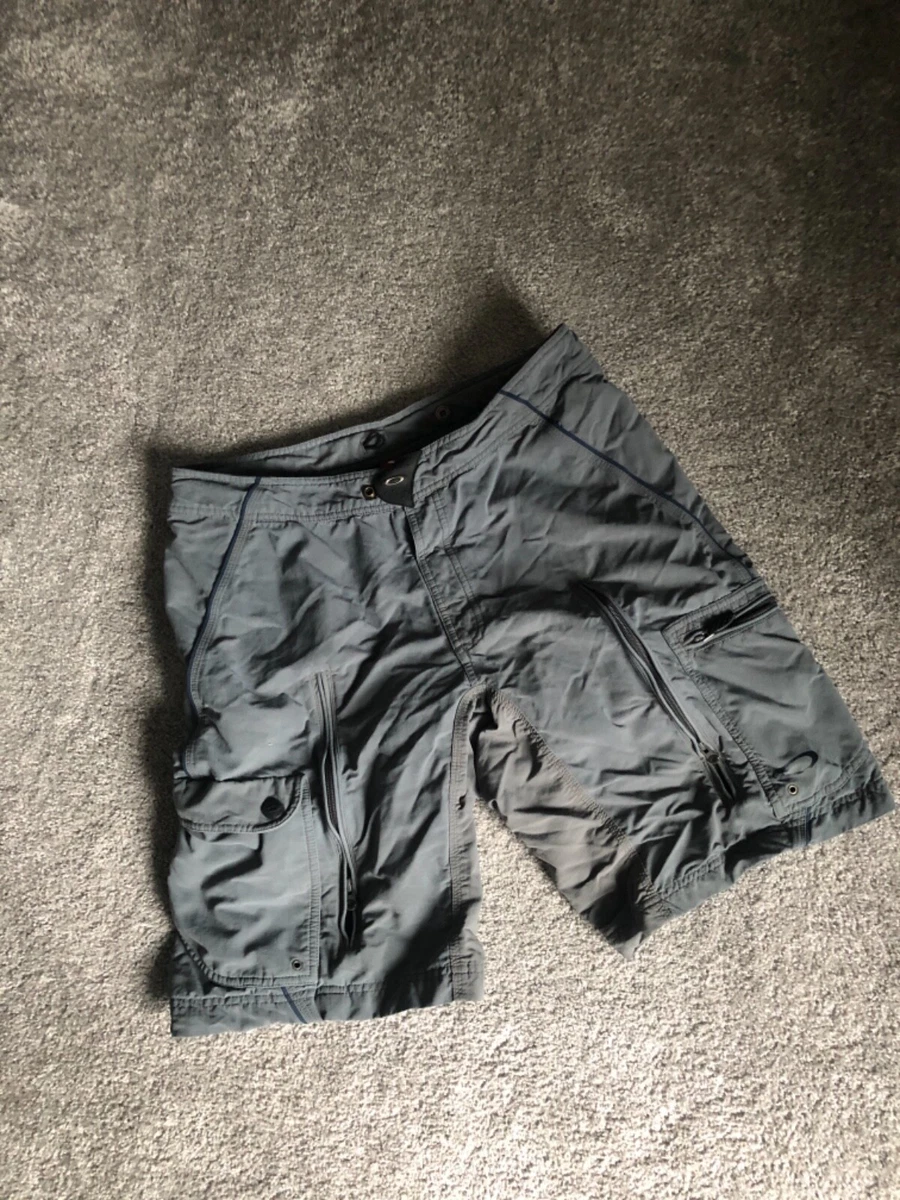 Oakley cargo shorts store