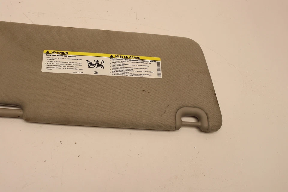 2013-2018 DODGE RAM 3500 FRONT LEFT DRIVER SIDE SUN VISOR CLOTH W/ MIRROR OEM - Image 3 of 4