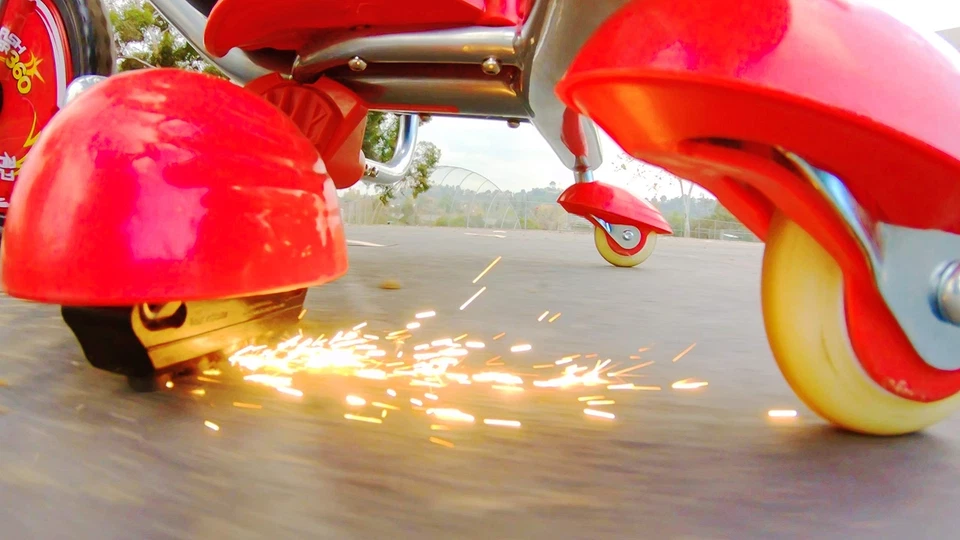 Razor 360 Caster Trike for Kids Ages 6+ - Replaceable Spark cartridges, Light... - Image 4 of 4