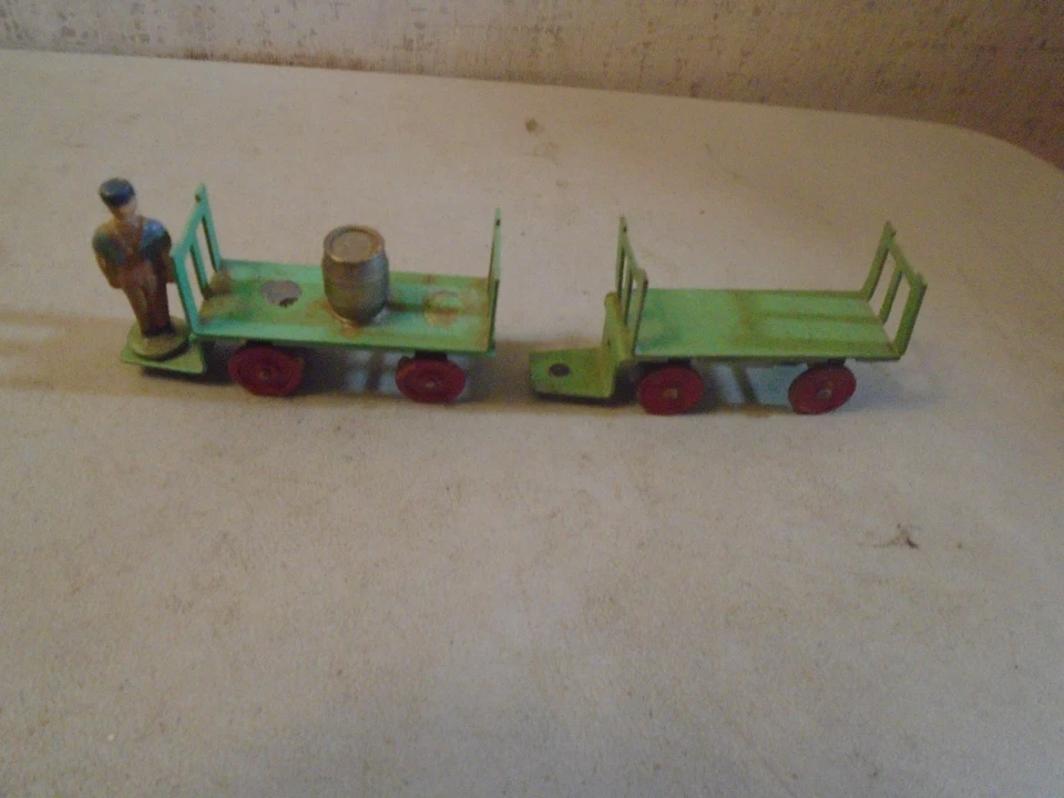 american flyer 2 carts for 586 station 1 cart missing 1 man 2nd cart barrel glue - Image 2 of 3