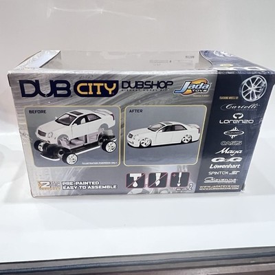 Jada Dub City 2002 Cadillac CTS Metal Model Kit 1:24 Diecast White