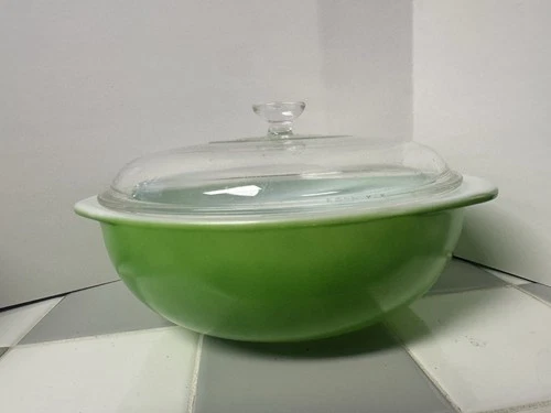 Vintage Pyrex 024 2qt Lime Green Bowl
