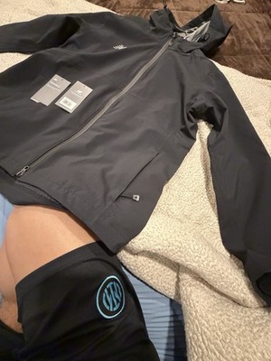 New Balance Stratum Rain Jacket Women's Size US M Black
