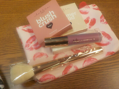 lottie london blush brush