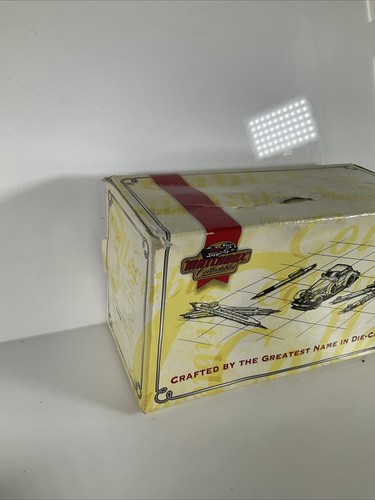 Matchbox YYM37793; 1929 Morris Light Van Beefeater Gin; Boxed - Picture 6 of 16