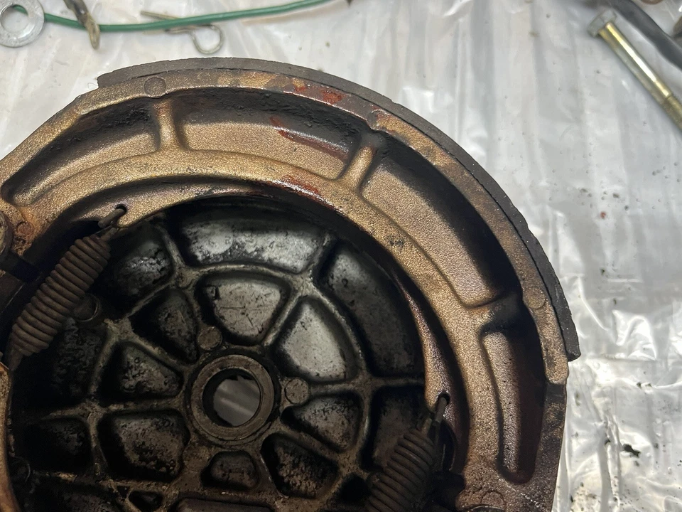 1982 Suzuki GS550L Rear Brake Hub and Pads - Image 3 of 4