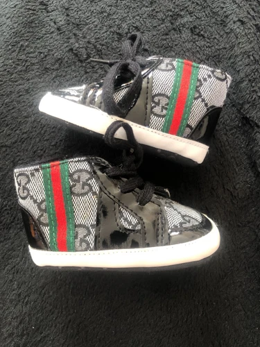 Zapatos Gucci para bebé