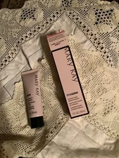 Mary Kay Timewise Luminous Wear Liquid Foundation Ivory 2 New in Box #038697