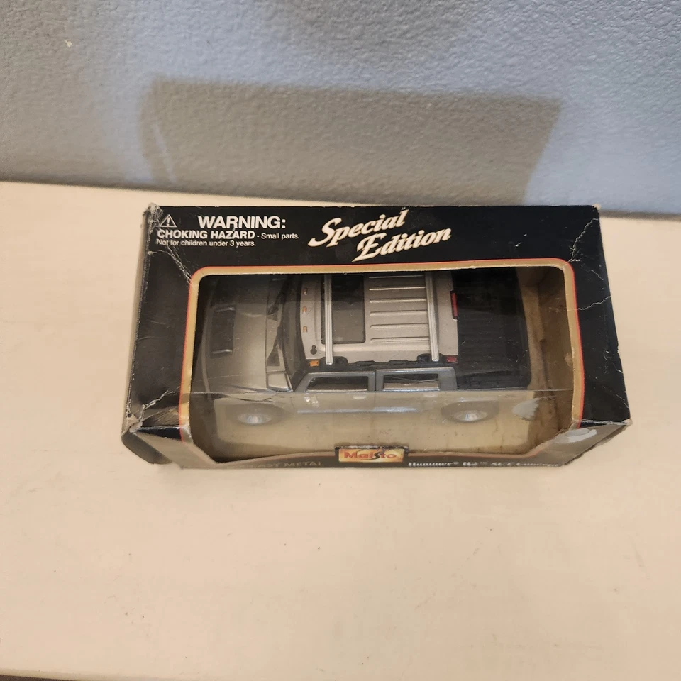 Coche diecast Maisto edición especial Hummer H2 SUT Concept 1:27 gris plata Foto 4 de 4