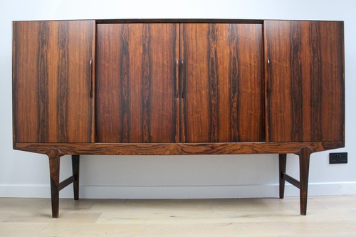 A stunning mid-century Danish rosewood sideboard, with siding doors - Picture 2 of 19