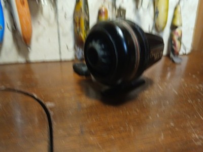 Moulinet vintage Johnson Country Mile 6 Spin Cast voir