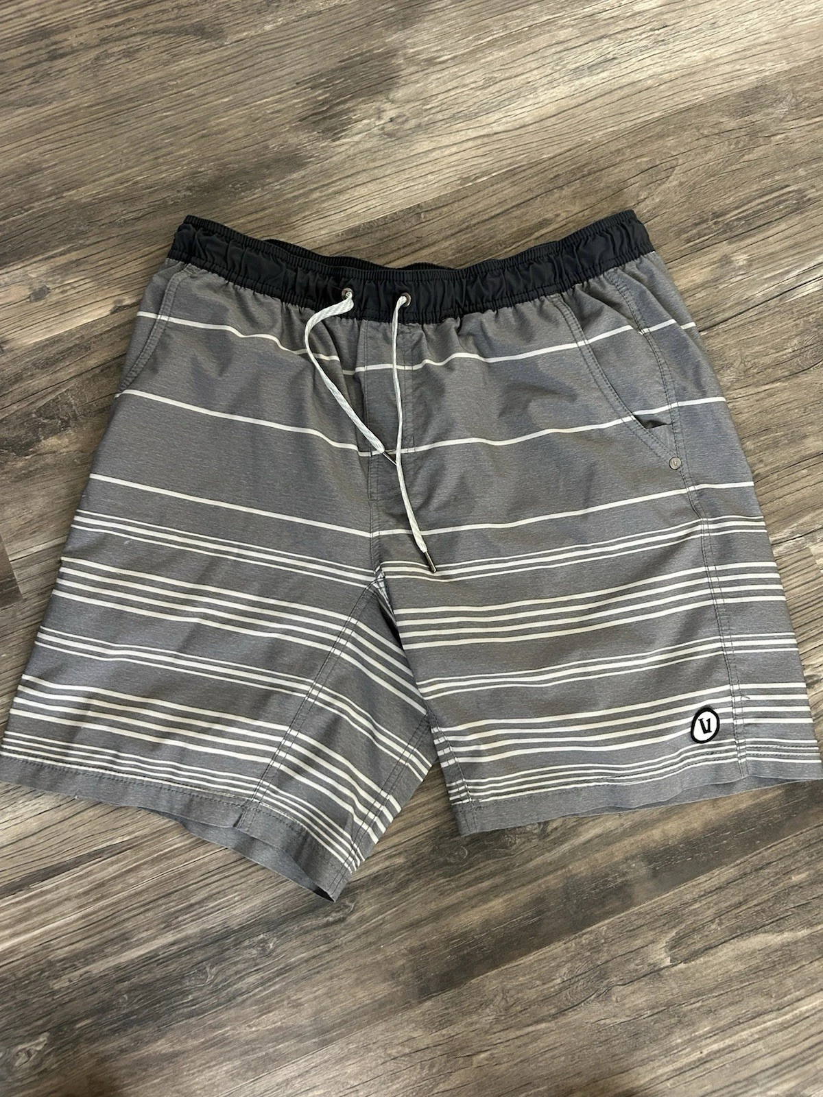 Vuori Mens Shorts (L)
Opens in a new window or tab