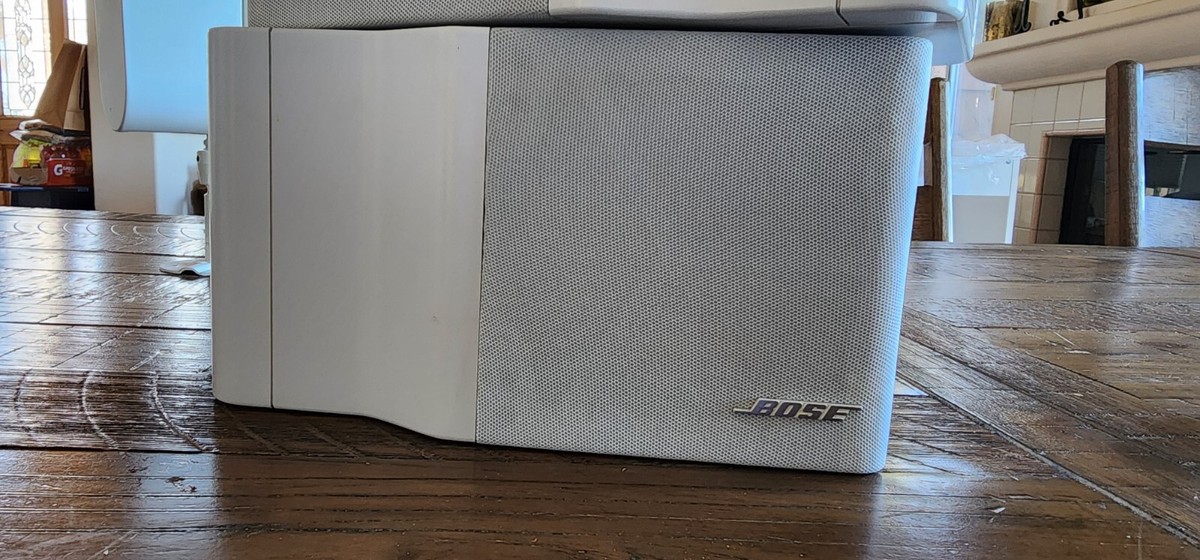 Bose Freestyle Speaker System Pair White with Mounting Brackets