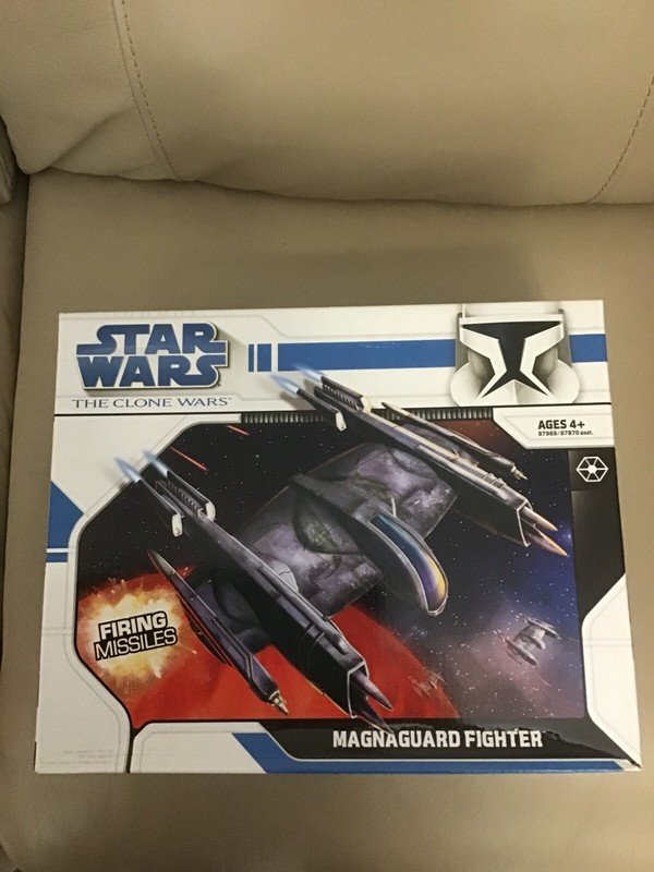 STAR WARS - MAGNAGUARD STARFIGHTER - W/Firing Missiles HASBRO 2008