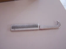NEW  METAL HORSE COMB TOOL FOR GROOMING WITH HOOK - HEAVY DUTY . WEIGHT  4  OZ.