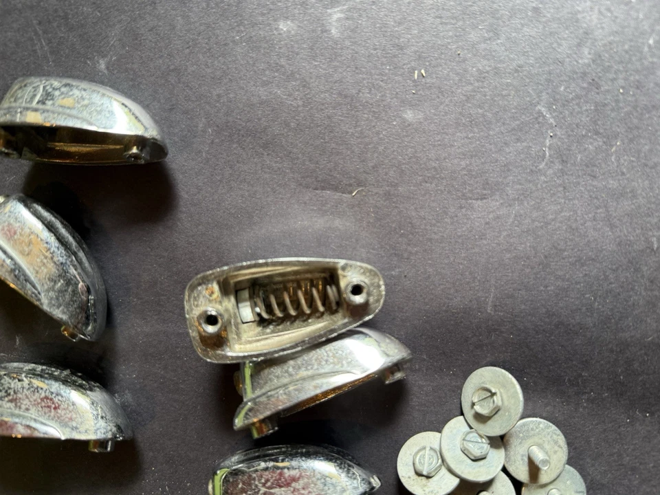 7 Vintage Slingerland Spring Drum Lugs 1963 W/ Screws And 1 Unknown - Image 2 of 3