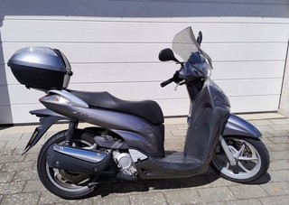 Honda SH300i – Top Zustand – Topcase & Scheibe – TÜV Historie nachweisbar