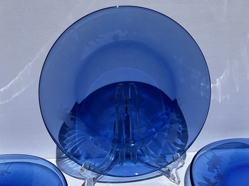 4 Cobalt Blue Glass 7 1/4” Salad Dessert Plates Etched Cats Yarn - Picture 12 of 14