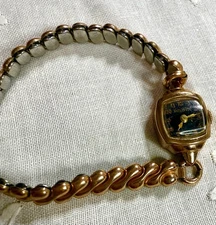 Vintage Bulova Ladies 14 K Karat Gold Filled Wrist Running Keeps Time