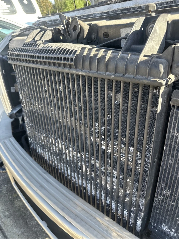 08 09 10 Ford F350 Super Duty USED 6.4L Diesel OEM Radiator 8C34-6C839-AH - Image 2 of 4