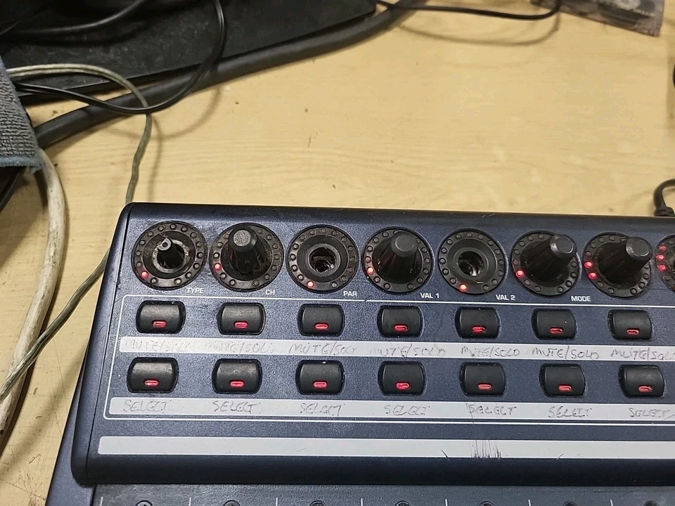 Behringer BCF2000 B-Control USB/MIDI Controller Desk - nicht vollständig getestet - Bild 2 von 4