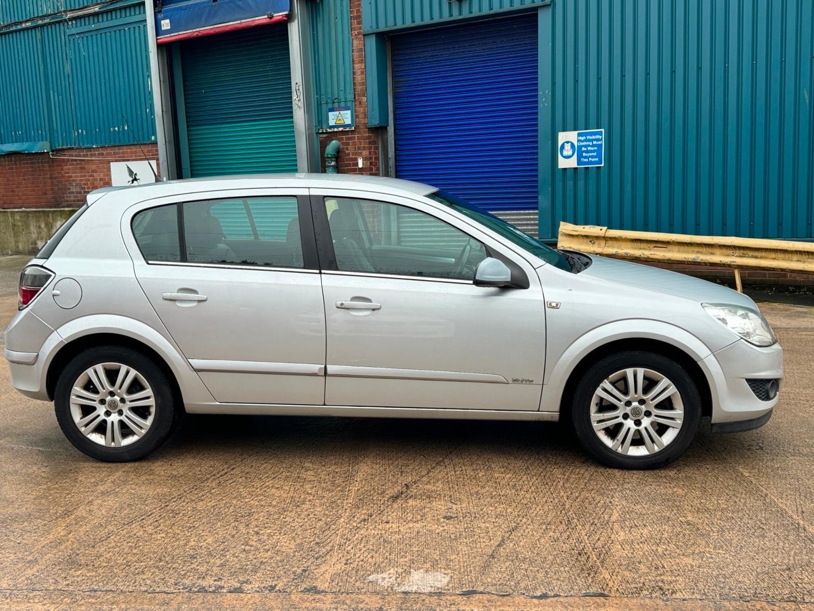 VAUXHALL ASTRA 1.9 CDTi Elite great spec ideal family car. Cheap