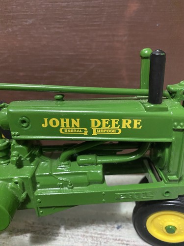 Ertl John Deer Tractor 1/16th Model A 1520F00 With Driver Figure - Picture 2 of 10