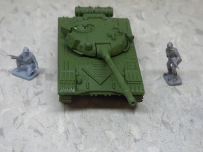 Roco Minitanks / Petner Panzers Russian T-72 Tank & Airfix Soldiers Lot #7449B 