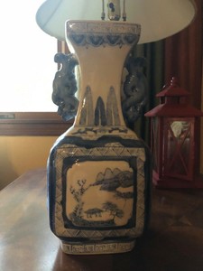 antique chinese vase stamped blue and white