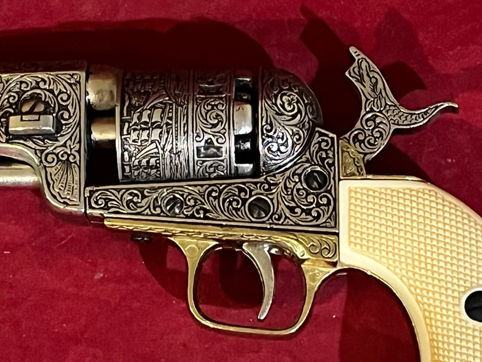 VINTAGE DENIX #1040B ENGRAVED COLT NAVY .36 Cal PROP/ REPLICA PISTOL + HOLSTER - Image 4 of 4