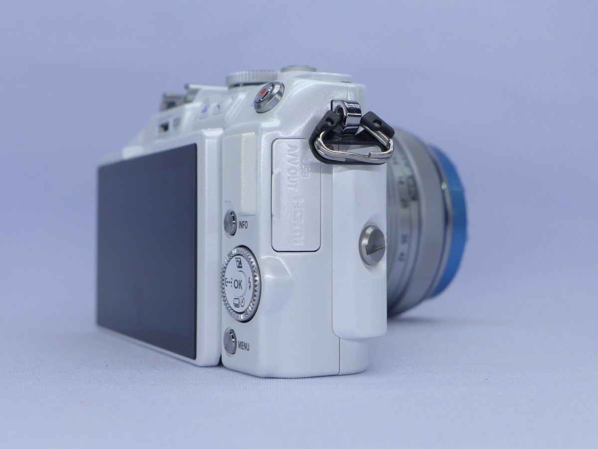 OLYMPUS PEN Lite E-PL6 16.1MP / m.zuiko 14-42mm /Mirrorless