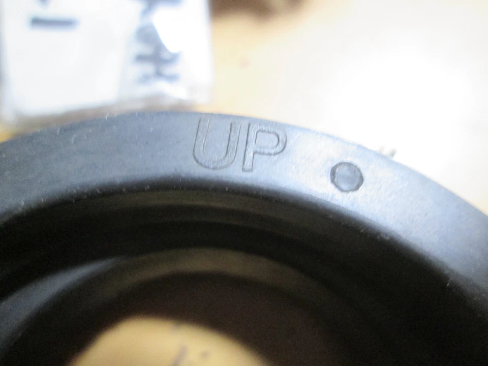 OEM SUZUKI 1999 - 2007 GSX1300R HAYABUSA TUBOS DE ADMISIÓN 13111-24F00 + ABRAZADERAS Foto 4 de 4