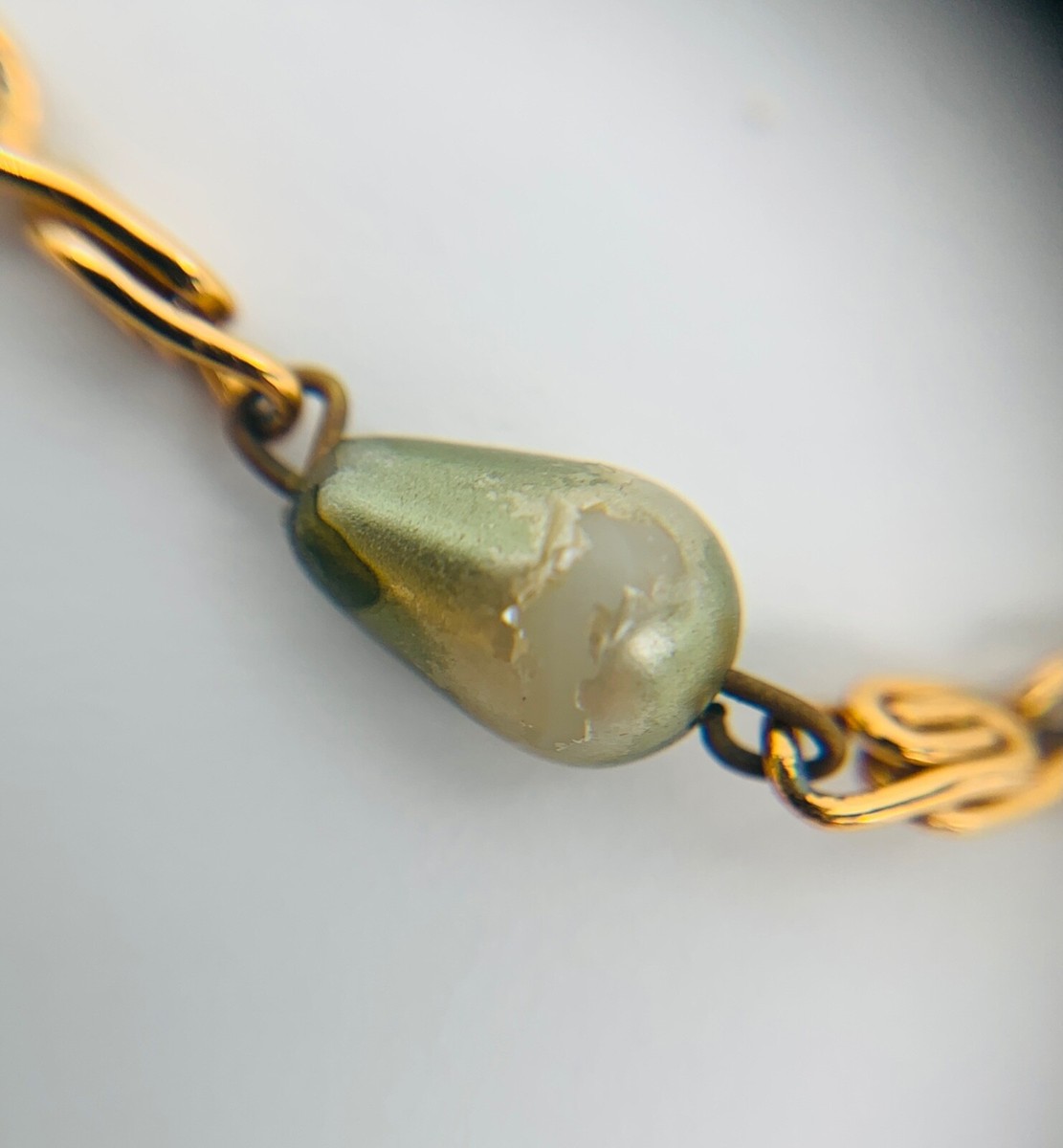 Collier Sautoir Vintage Chaîne Dorée Avec Perles Fantaisies Vertes - 20 Grammes - Occasion