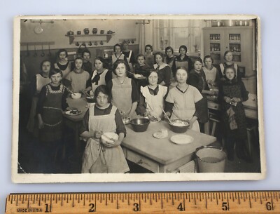 Vintage Photo Snapshot Germany School Cooking Class Home Economics 1930s