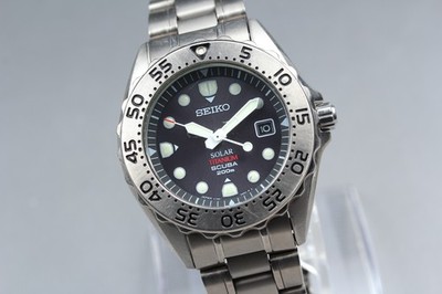 Exc + 5 Seiko Solar Titanium Scuba 200m V145-0AH0 schwarzes Zifferblatt Herre...