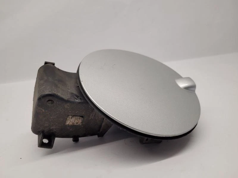 Ford Fusion 2007-2017 puerta de llenado de combustible plateada Foto 2 de 4