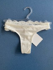 String, Poirier, ivory, L