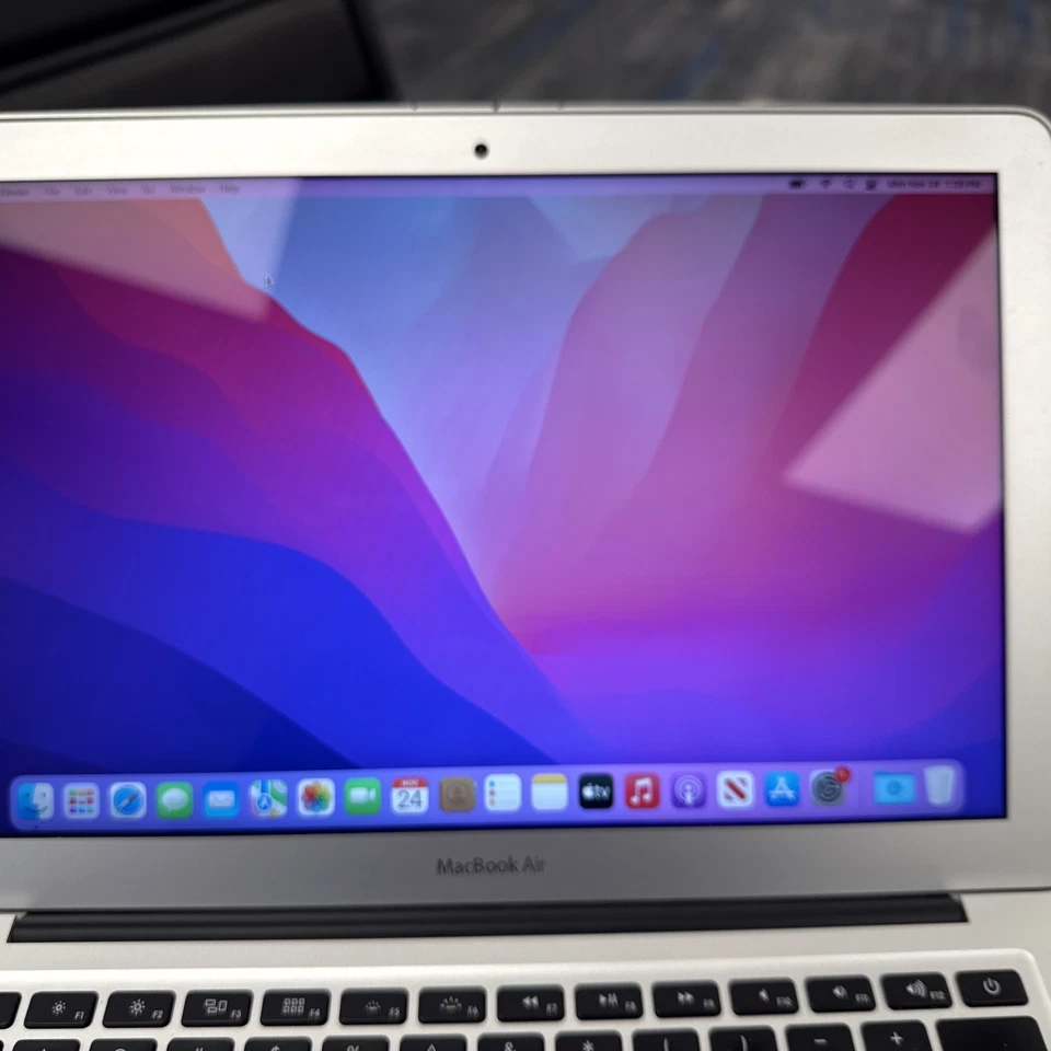 Apple MackBook Air A1466 13.3 inch Laptop 2017 2.2GHz 8GB RAM 500GB SSD - Image 2 of 4