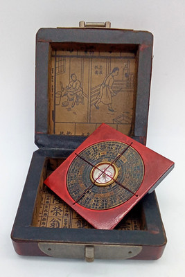 Chinesisches Feng-Shui Set - Kompass in Holzschatulle
