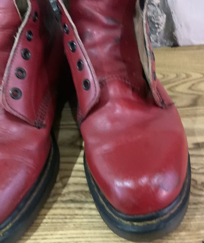 Botas vintage DR MARTENS ROJO CEREZA talla 9uk 8 agujeros con cordones Hechas en Inglaterra - Imagen 11 de 23