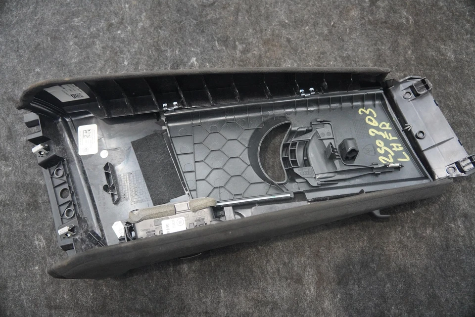 Left Center Upper B Pillar Cover Trim Panel 4ML867243 BJR7 Lamborghini Urus 2019 - Image 3 of 4