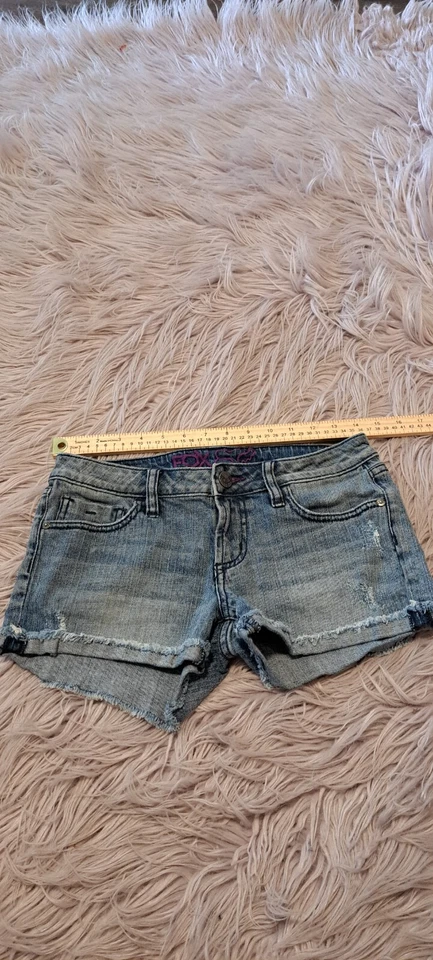 Fox Women Blue Cotton Low Rise 5Pockets Design Cut-Off Denim Jeans Shorts Size 5 - Image 2 of 4