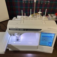 Husqvarna Viking Designer SE Sewing Embroidery Machine w/ Lifetime Accessories