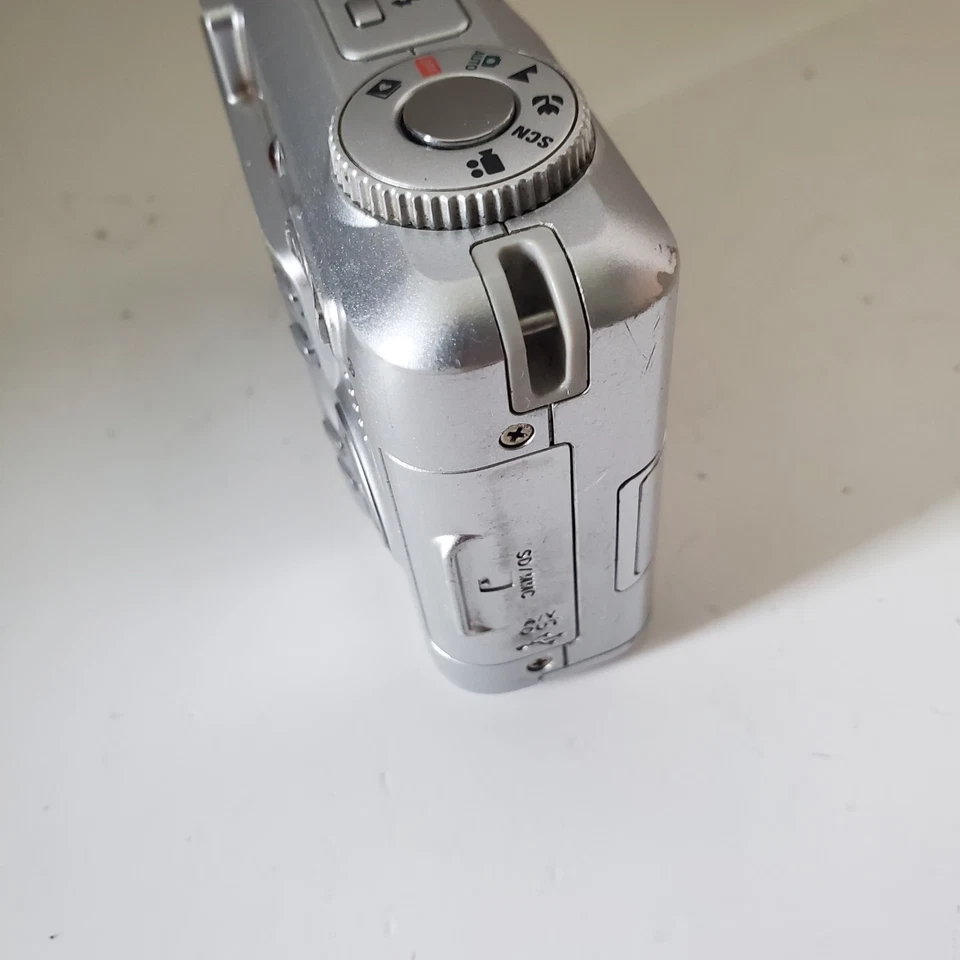 Kodak EasyShare C533 Digital Camera 5.0MP Silver FOR PARTS  - Image 3 of 4
