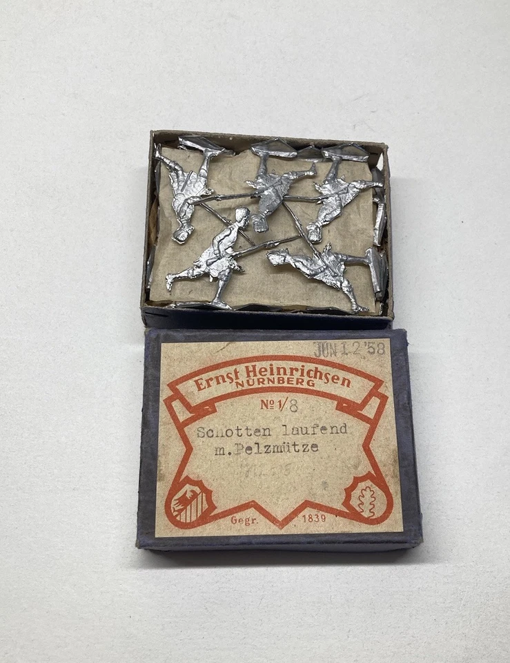 Ernst Heinrichsen Lead Toy Soldiers Scottish Infantry Fur Hats Flats Unpainted - Image 3 of 4