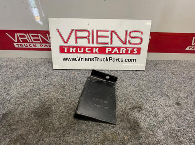 PETERBILT 07-06750R SHIELD-RECIRCULATION LOWER RH