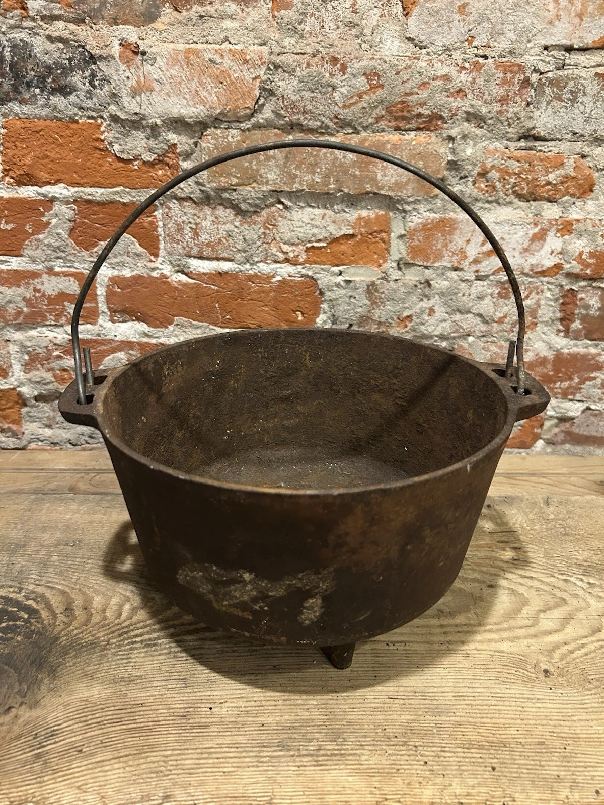 VTG Cast Iron BSR No 10 20 H-1 Three Leg Dutch Oven Camp Kettle Pot Bail Handle